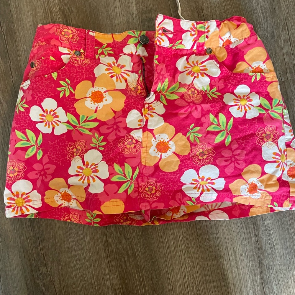 Super cute floral pattern skirt!!